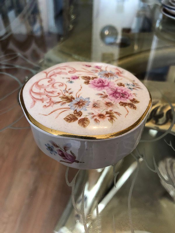 051.jpg COBRE EN CON TAPA DE FLORES - Image 1