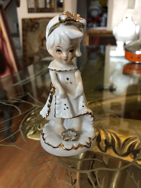 058.jpg SE?ORITA CON MO?O DORADO - Image 1