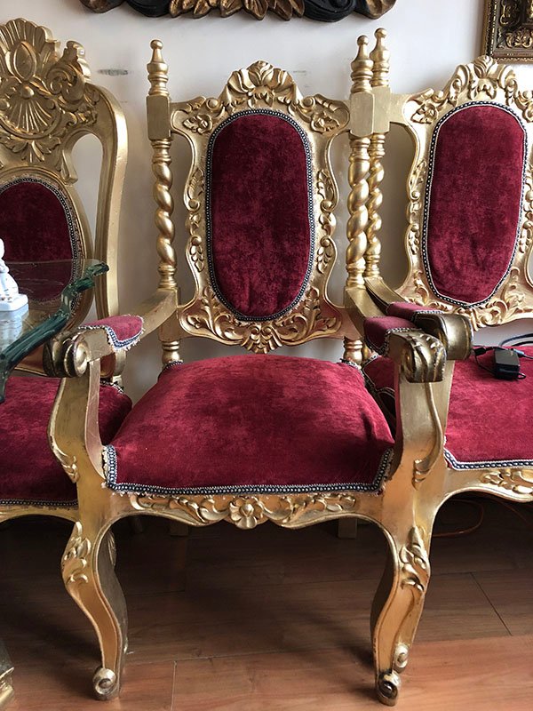 089.jpg SILLA DORADA CON TELA ROJA - BRAZOS LARGOS - Image 1