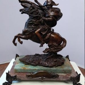 ESCULTURA ECUESTRE, NAPOLEON A CABALLO CRUZANDO LOS ALPES, EN BRONCE BASE MARMOL