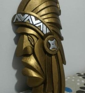 MASCARA INDIGENA PIEL ROJA, TALLADA EN MADERA, PINTURA DORADA