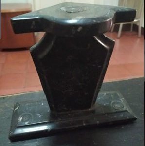 BASE EN MARMOL, PARA ESCULTURA PEQUEÑA