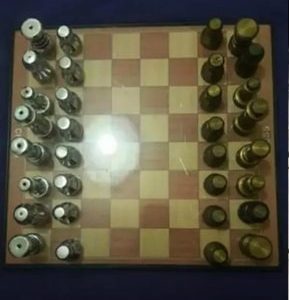 AJEDREZ PIEZAS EN BRONCE, TABLERO METALICO