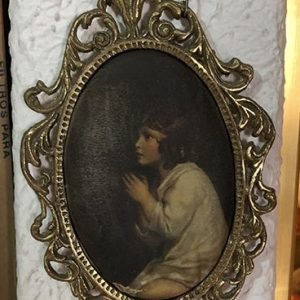 OVALADO EN MARCO EN BRONCE NI?O ORANDO