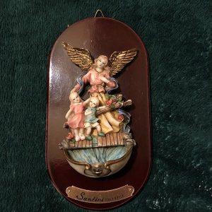 ARCANGEL CON DOS NI?OS SOBRE FUENTE