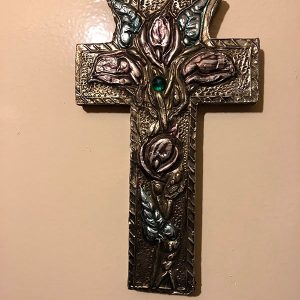 CRUZ CON PIEDRA VERDE EN EL CENTRO