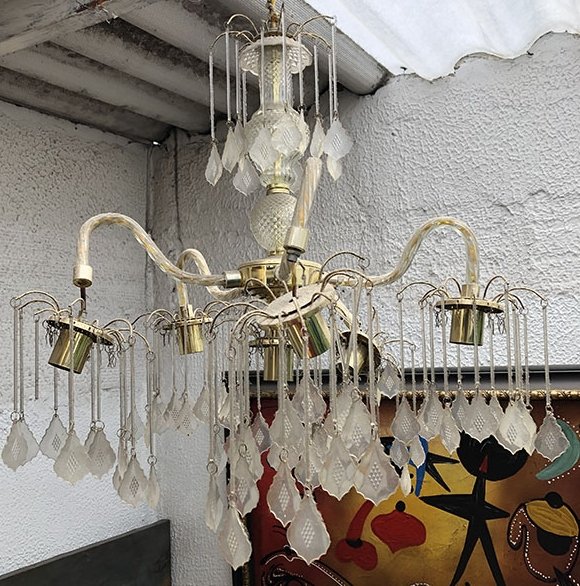 259-e1576034225253.jpg LAMPARA DORADA CON COLGANTES EN VIDRIO - Image 1