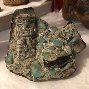 ESTATUA - CON VARIAS ESMERALDAS