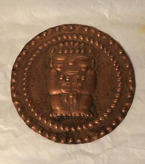 368-1-e1576382044125.jpg PLATO EN BRONCE CON FIGURA EN EL CENTRO - Image 1