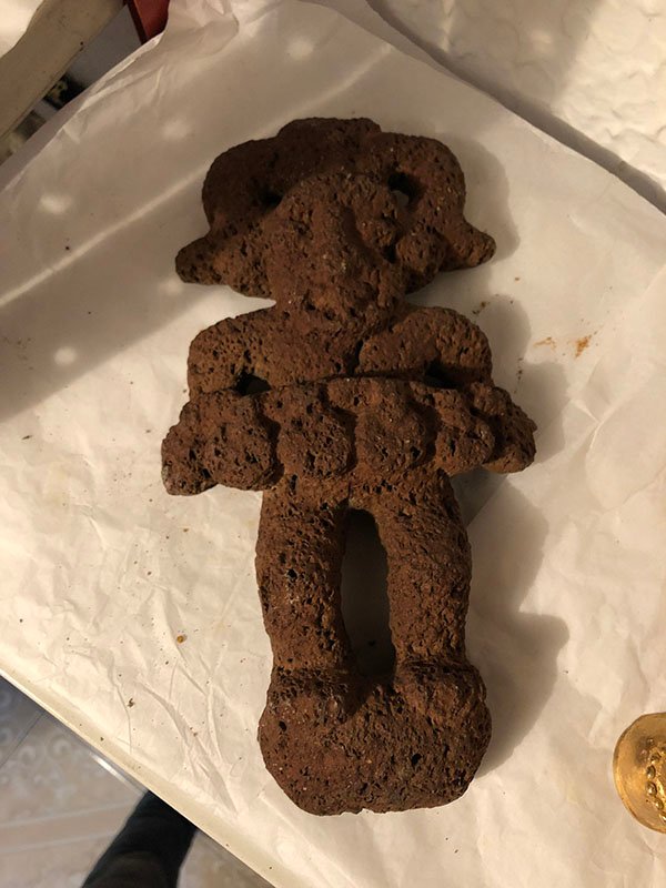 384.jpg INDIO CARGANDOALGO CON LAS DOS MANOS (COLOR CAQUI) - Image 1