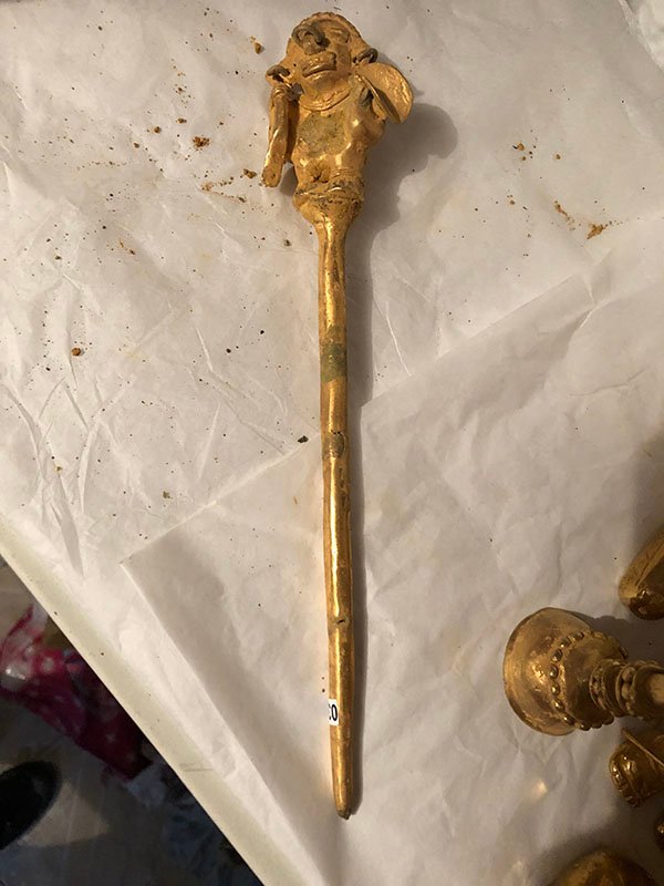 386.jpg AGUJAS DELGADAS DORADAS PLATO MANO IZQUIERDA PALO EN LA DERECHA - Image 1