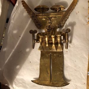 FIGURA CON CACHOS DOS CAMPANILLAS EN LA CABEZA Y 4 PAJAROS EN EL PECHO