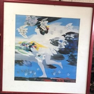 NI?A VESTIDA DE BLANCO MO?O CON BANDERA DE COLOMBIA