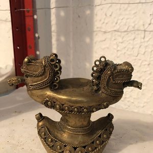 CULEBRAS EN BRAZOS DE SILLA