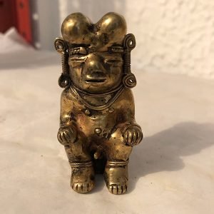 INDIGENA CON 4 BOLAS EN LA CABEZA