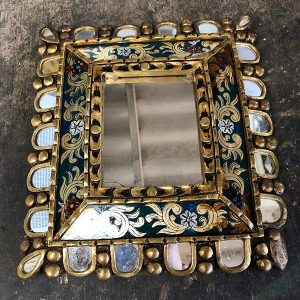 ESPEJO CUADRADO DORADO CON DISE?O DE FLORES (BA?O)