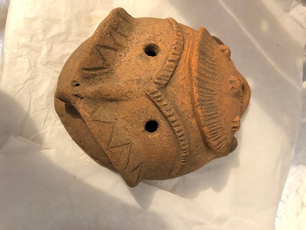 546.jpg NI?O CON ANTIFAS EN PUNTA COMO DE PAJARO Y PEINADO HACIA ABAJO - Image 1