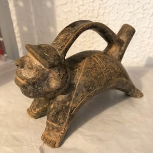 JARRON CON FORMA DE PERRO Y CARA DE HUMANO