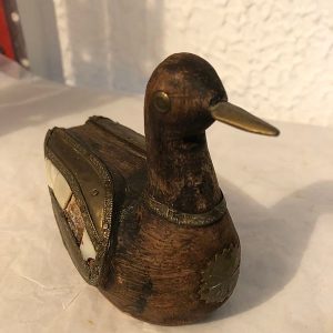 PATO EN MADERA ALAS EN ORO PICO DORADO Y DELGADO