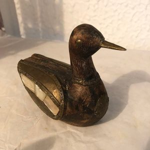 PATO EN MADERA ALAS EN ORO PICO DORADO Y DELGADO