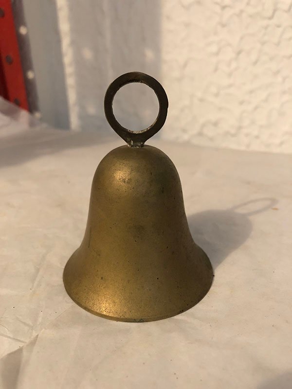 574.jpg CAMPANA DORADA EN FORMA DE PERA - Image 1