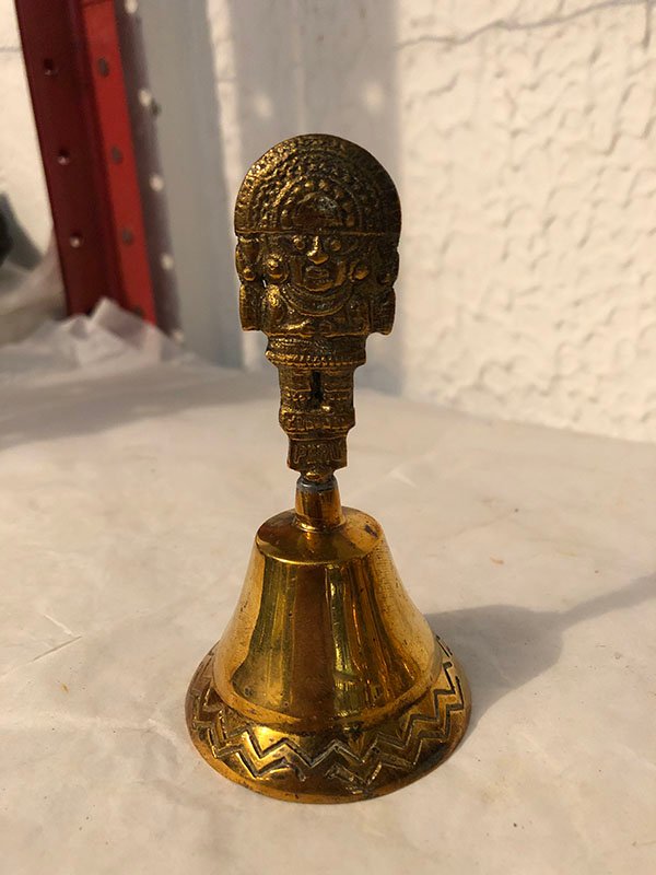 576.jpg CAMPANA DORADO CON AZTECA EN EL MANDO - Image 1