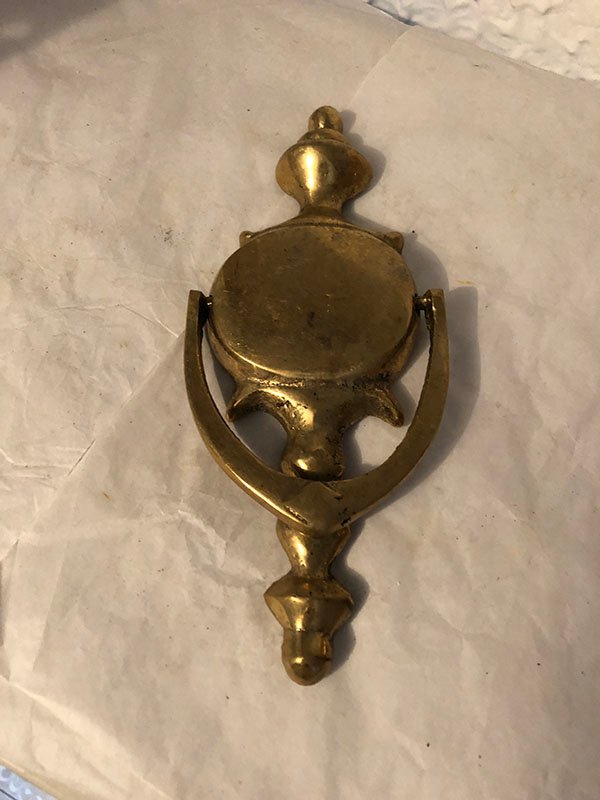 593.jpg MANIJA DORADA PARA TOCAR LA PUERTA - Image 1