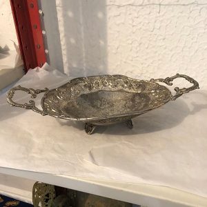 BANDEJA EN PLATA CON DECORACION INTERNA DE FLORES