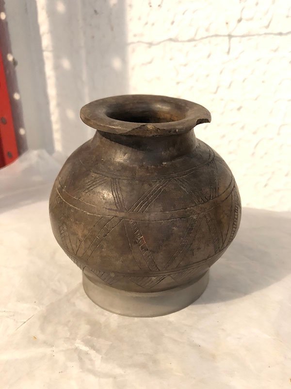 617.jpg JARRON PEQUE?O CON TALLAJE TRIANGULAR - Image 1