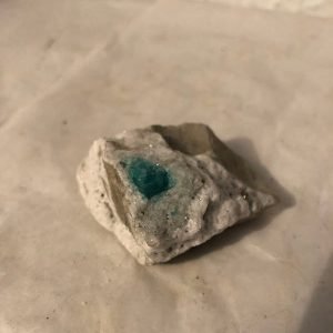 PIEDRA BLANDA CON UNA GOTA DE ESMERALDA