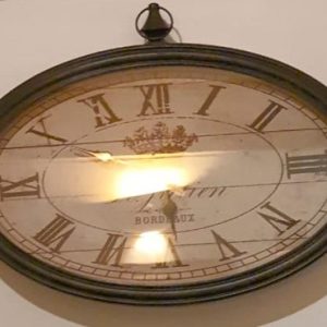 LINDO RELOJ DECORATIVO, VINTAGE, BORDRAUX