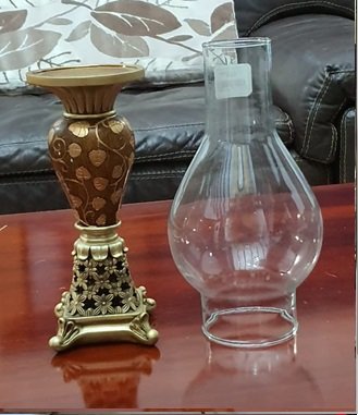 860.jpg LINDO CANDELABRO EN BRONCRE Y MADERA CON BRICERO EN VIDRIO - Image 1