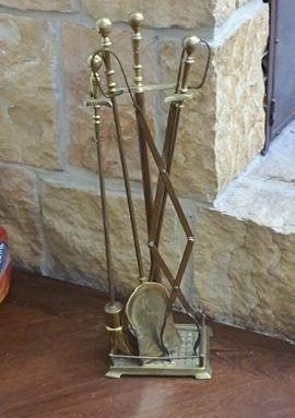 875.jpg HERRAMIENTAS PARA CHIMENEA EN BONCE. CUATRO COMPONENTES MAS BASE - Image 1