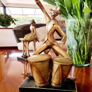 MUSICO DE COLECCION MOTIVO TIMBALES, CERAMICA DECORATIVA